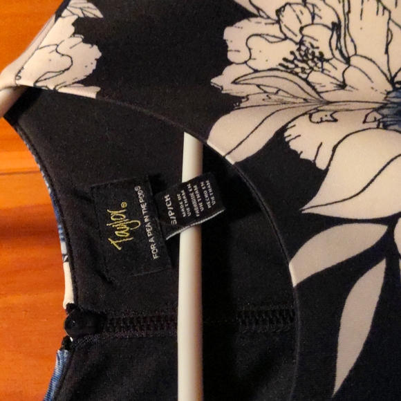 Taylor for A Pea in the Pod floral maternity dress - Picture 2 of 3